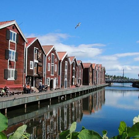 Centralt Boende Nara Hamnen Med Kok Och Badrum Hudiksvall Eksteriør bilde