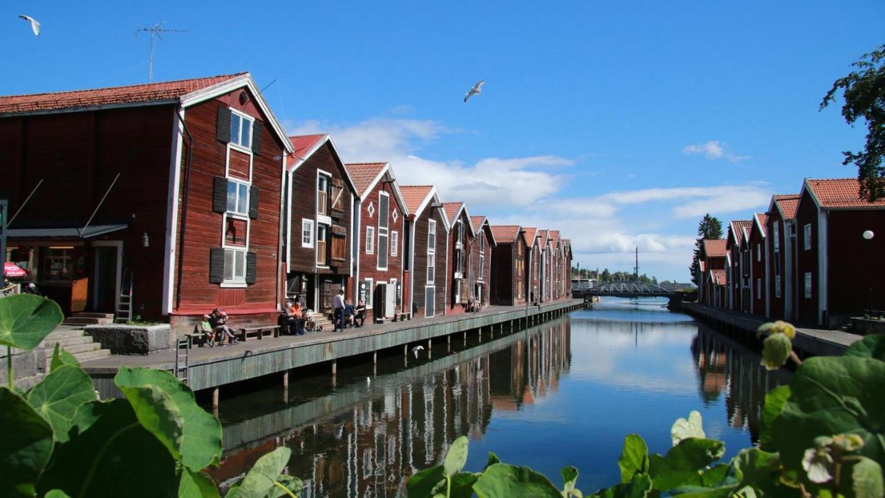 Centralt Boende Nara Hamnen Med Kok Och Badrum Hudiksvall Eksteriør bilde